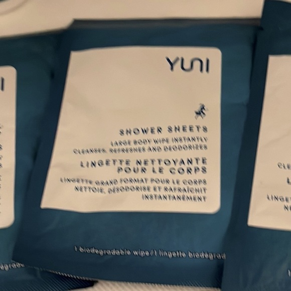 Yuni Beauty on the Run Travel Kit - NWT - Picture 2 of 8